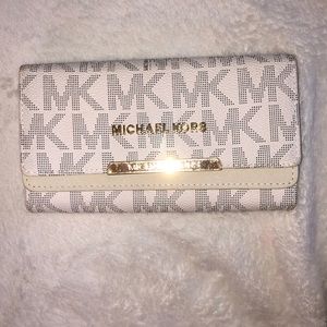 ✨Michael Kors Wallet✨